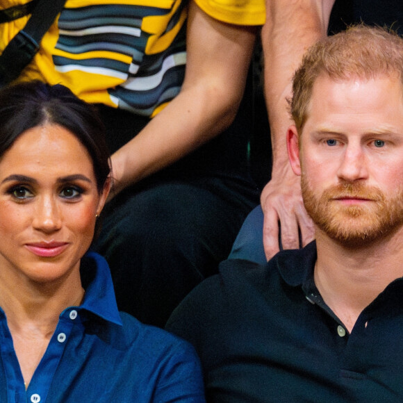 Le couple désormais parent de deux enfants, Archie et Lilibet, aime se donner des petits surnoms et Meghan Markle a d'ailleurs révélé, sans faire exprès, celui qu'elle donne à son mari. 
Le prince Harry, duc de Sussex et Meghan Markle, duchesse de Sussex lors des Invictus Games 2023 au Merkur Spiel-Arena à Düsseldorf, en Allemagne.