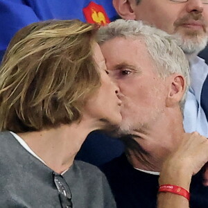 Denis Brogniart et sa femme Hortense dans les tribunes du match de Coupe du monde de rugby opposant l'Irlande à l'Ecosse (36-14) au stade de France à Saint-Denis, proche Paris, Seine Saint-Denis, France, le 7 octobre 2023. © Jacovides-Moreau/Bestimage 