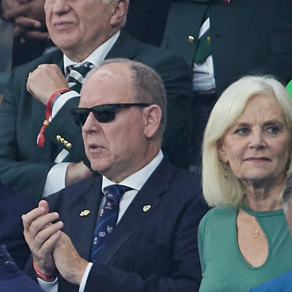 Le prince Albert II de Monaco dans les tribunes du match de Coupe du monde de rugby opposant l'Irlande à l'Ecosse (36-14) au stade de France à Saint-Denis, proche Paris, Seine Saint-Denis, France, le 7 octobre 2023. © Jacovides-Moreau/Bestimage 