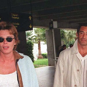 Gérard Lanvin et sa femme Jennifer arrivent à Nice, en 1996