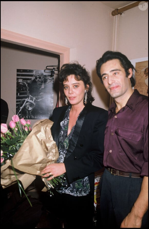 Archives - Gérard Lanvin et sa femme Jennifer après la générale de la pièce de Théâtre "Pièces détachées" en 1989.
