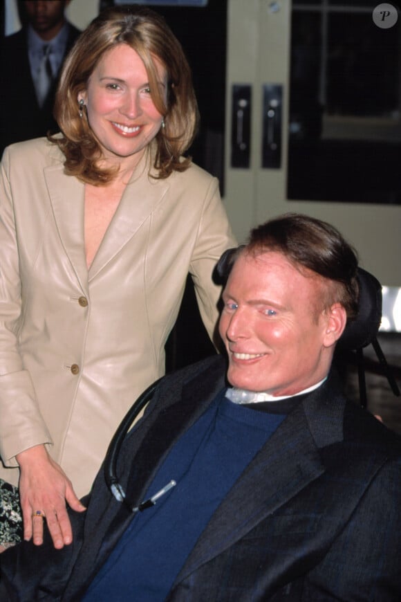 En 1995, un accident de cheval l'a rendu paraplégique.
Dana et Christopher Reeve lors d'un événement caritatif à New York en avril 2001.