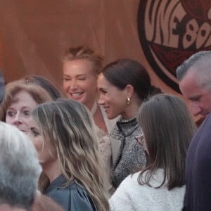 Exclusif - Le prince Harry, duc de Sussex et Meghan Markle, duchesse de Sussex, remettent un prix honorifique à Kevin Costner lors de son gala de charité One805 Live, organisé sur son terrain de polo à Summerland près de Santa Barbara, le 22 septembre 2023.