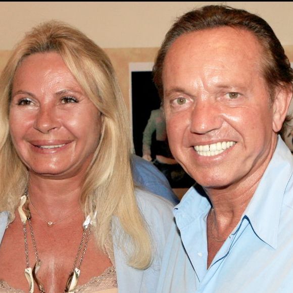Le 11 octobre 2012, le célèbre chanteur a succombé à la maladie de Charcot.
Frank Alamo et sa femme Claudy à Paris le 14 juin 2006.