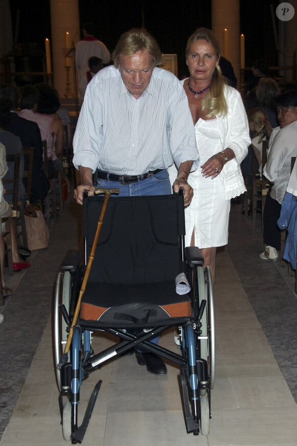 Archives - Frank Alamo et sa femme Claudy ont rencontré le prêtre Filipino à Bougival. Le 1er décembre 2010.