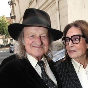 Exclusif - Nana Mouskouri et son mari André Chapelle - N. Mouskouri assiste à la pièce de théâtre "Quand je serai grand, je serai Nana Mouskouri" au studio Hébertot à Paris le 18 Septembre 2023. © Bertrand Rindoff / Bestimage 