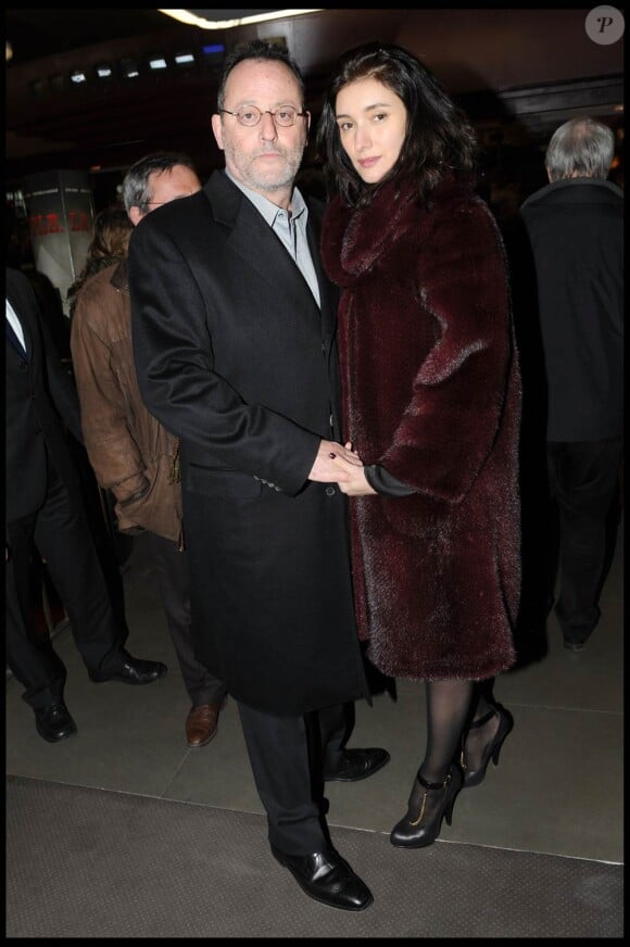 Jean Reno et sa femme Zofia à l'occasion de l'avant-première de La Rafle qui s'est tenue au Gaumont des Champs-Elysées, à Paris, le 8 mars 2010.