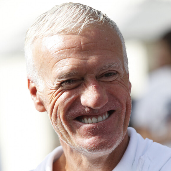 Quelle méthode pour la nouvelle dentition de Didier Deschamps ?
 
Didier Deschamps - Inauguration de l'espace Michel Hidalgo au Centre National du Football de Clairefontaine (Yvelines). © Michael Baucher / Panoramic / Bestimage
