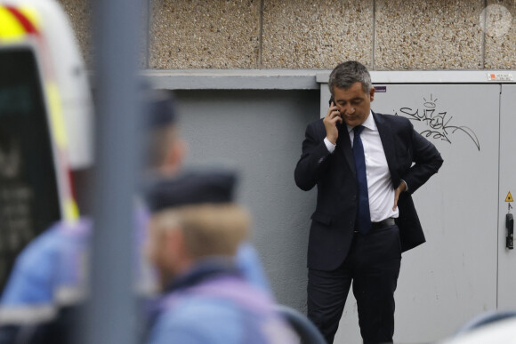 Gérald Darmanin, ministre de l'Intérieur - Le président français E.Macron arrive au lycée Gambetta à Arras, où une attaque au couteau a tué un enseignant de 57 ans et blessé grièvement deux personnes dans la matinée du 13 octobre 2023. Le suspect âgé de 20 ans, interpellé par la police, serait un ancien élève de l'établissement. Ce fiché S d'origine russe y aurait pénétré en criant "Allah Akhbar". © Ludovic Marin / Pool / Bestimage 