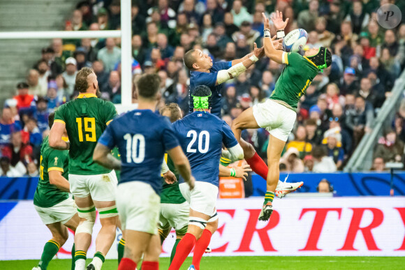 Gael Fickou (XV de France) Cheslin Kolbe (Afrique du Sud) - Coupe du Monde de Rugby France 2023 - Match de quart de finale "France-Afrique du Sud (28-29)" au Stade de France à Saint-Denis 15 octobre 2023.  Rugby World Cup France 2023 - Quarter-final match "France-South Africa (28-29)" at the Stade de France in Saint-Denis October 15, 2023 