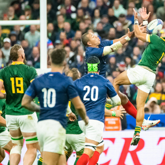 Gael Fickou (XV de France) Cheslin Kolbe (Afrique du Sud) - Coupe du Monde de Rugby France 2023 - Match de quart de finale "France-Afrique du Sud (28-29)" au Stade de France à Saint-Denis 15 octobre 2023.  Rugby World Cup France 2023 - Quarter-final match "France-South Africa (28-29)" at the Stade de France in Saint-Denis October 15, 2023 