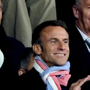 Emmanuel Macron, Rose-Marie Devillers - People des les tribunes de la coupe du Monde de Rugby France 2023 - Match de quart de finale "France-Afrique du Sud (28-29)" au Stade de France à Saint-Denis 15 octobre 2023. © Moreau-Jacovides/Bestimage