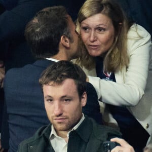 Emmanuel Macron, Yaël Braun-Pivet - People des les tribunes de la coupe du Monde de Rugby France 2023 - Match de quart de finale "France-Afrique du Sud (28-29)" au Stade de France à Saint-Denis 15 octobre 2023. © Moreau-Jacovides/Bestimage