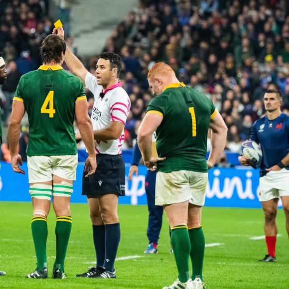 Carton jaune de Eben Etzebeth (Afrique du Sud) - Coupe du Monde de Rugby France 2023 - Match de quart de finale "France-Afrique du Sud (28-29)" au Stade de France à Saint-Denis 15 octobre 2023.  Rugby World Cup France 2023 - Quarter-final match "France-South Africa (28-29)" at the Stade de France in Saint-Denis October 15, 2023 