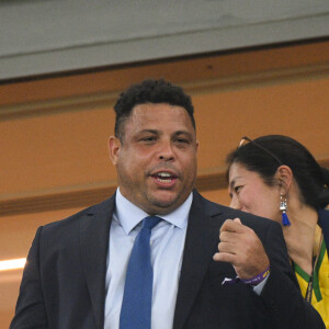 "Ta version camerounaise est prête...", écrit Kylian Mbappé, avant de taguer le Brésilien, Ronaldo
 
Ronaldo dans les tribunes du match "Brésil - Corée (4-1)" lors de la Coupe du Monde 2022 au Qatar, le 5 décembre 2022.