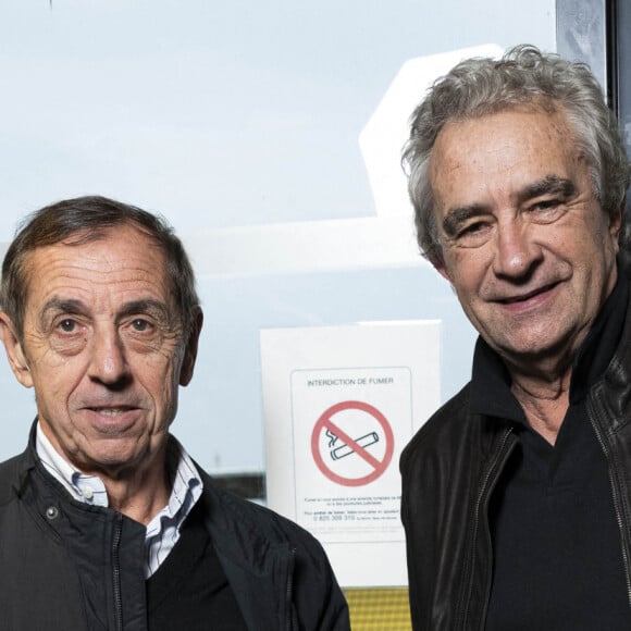 Exclusif - Alain Giresse et Dominique Rocheteau - Match caritatif du Variétés Club de France contre la team Calais en faveur de l’association "Les pièces jaunes" au stade de l’épopée à Calais le 18 octobre 2023. Ce match caritatif à collecté la somme de 14 900 Euros qui pourront aider au financement de projets visant à améliorer les conditions de soins et de vies des jeunes patient © Pierre Perusseau/Bestimage 