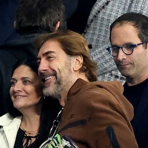 Javier Bardem, Benoit Hamon dans les tribunes lors de la demi-finale de la Coupe du Monde de Rugby opposant l'Argentine à la Nouvelle Zélande (6 - 44) au Stade de France à Saint-Denis, France, le 20 octobre 2023. © Dominique Jacovides/Bestimage 