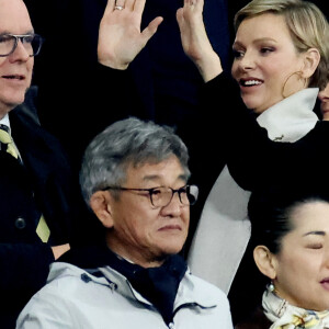 Le prince Albert II de Monaco, la princesse Charlène de Monaco et Amélie Oudéa-Castéra, ministre des Sports et des Jeux olympiques et paralympiques, dans les tribunes lors de la demi-finale de la Coupe du Monde de Rugby opposant l'Angleterre à l'Afrique du Sud (15 - 16) au Stade de France à Saint-Denis, France, le 21 octobre 2023. © Dominique Jacovides/Bestimage