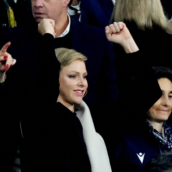 Charlène de Monaco et Amélie Oudéa-Castéra, ministre des Sports et des Jeux olympiques et paralympiques, dans les tribunes lors de la demi-finale de la Coupe du Monde de Rugby opposant l'Angleterre à l'Afrique du Sud (15 - 16) au Stade de France à Saint-Denis, France, le 21 octobre 2023. © Dominique Jacovides/Bestimage