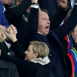 Le Prince Albert II et Charlène de Monaco dans les tribunes lors de la demi-finale de la Coupe du Monde de Rugby opposant l'Angleterre à l'Afrique du Sud (15 - 16) au Stade de France à Saint-Denis, France, le 21 octobre 2023. © Dominique Jacovides/Bestimage