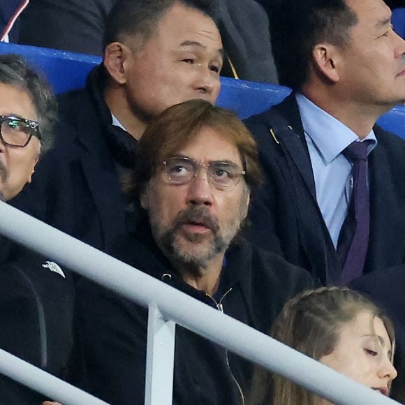 Javier Bardem dans les tribunes lors de la demi-finale de la Coupe du Monde de Rugby opposant l'Angleterre à l'Afrique du Sud (15 - 16) au Stade de France à Saint-Denis, France, le 21 octobre 2023. © Dominique Jacovides/Bestimage