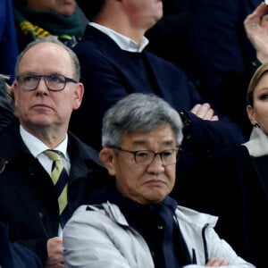 Le Prince Albert II et Charlène de Monaco dans les tribunes lors de la demi-finale de la Coupe du Monde de Rugby opposant l'Angleterre à l'Afrique du Sud (15 - 16) au Stade de France à Saint-Denis, France, le 21 octobre 2023. © Dominique Jacovides/Bestimage