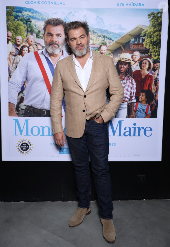 Clovis Cornillac lors de l'avant-première du film "Monsieur le maire" au cinéma UGC Danton à Paris le 17 octobre 2023.