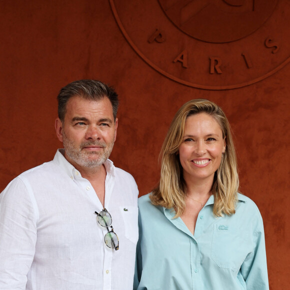 Clovis Cornillac et sa femme Lilou Fogli au village lors des Internationaux de France de tennis de Roland Garros 2023, à Paris, France, le 11 juin 2023.