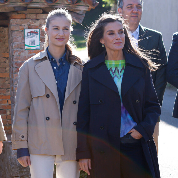 La reine Letizia, la princesse Leonor - La famille royale d'Espagne en visite dans les plus beaux villages 2023 des Asturies.