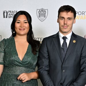 Les tourtereaux ont laissé leur petite Victoire à la maison
Pierre Casiraghi, Marie et Louis Ducruet au photocall de la soirée des Sportel Awards au Grimaldi Forum à Monaco. Les Sportel Awards sont une compétition internationale visant à récompenser les plus belles images de sport de l'année dans le cadre du Sportel qui est un salon international du sport et des médias qui se déroule en Principauté. © Bruno Bebert/Bestimage