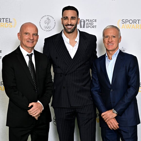 Stephan Guy, Adil Rami et Didier Deschamps au photocall de la soirée des Sportel Awards 2023 au Grimaldi Forum à Monaco, le 23 octobre 2023. Les Sportel Awards sont une compétition internationale visant à récompenser les plus belles images de sport de l'année dans le cadre du Sportel qui est un salon international du sport et des médias qui se déroule en Principauté. © Bruno Bebert/Bestimage 