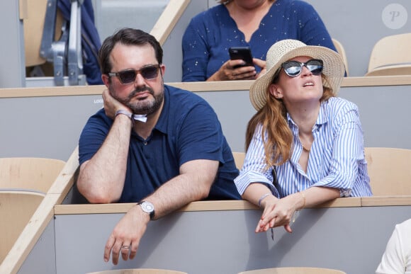 Jean-François Piège et sa femme Elodie dans les tribunes lors des Internationaux de France de Tennis de Roland Garros 2023. Paris, le 10 juin 2023. © Jacovides-Moreau / Bestimage