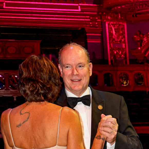 Le prince Albert II de Monaco et la princesse Stéphanie de Monaco lors du Bal du Centenaire en hommage au Prince Rainier III au profit de "The Fight Aids Monaco" à l'atrium du Casino de Monte-Carlo à Monaco, le 20 octobre 2023. © Jean-Charles Vinaj/Pool Monaco/Bestimage 