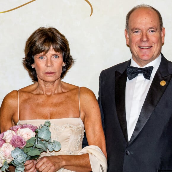 Le prince Albert de Monaco et sa soeur Stéphanie se sont confiés sur leur enfance.
Le prince Albert II de Monaco, la princesse Stéphanie de Monaco au photocall du Bal du Centenaire en hommage au Prince Rainier III à l'atrium du Casino de Monte-Carlo à Monaco. © Jean-Charles Vinaj/Pool Monaco/Bestimage 