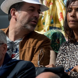 Karine Le Marchand a par ailleurs souligné la grande fragilité de son ami depuis la mort de sa mère d'un cancer en 2016. 
Stéphane Plaza et Karine Le Marchand - Célébrités dans les tribunes des internationaux de France de tennis de Roland Garros à Paris, France, le 8 juin 2019. © Jacovides / Moreau/Bestimage