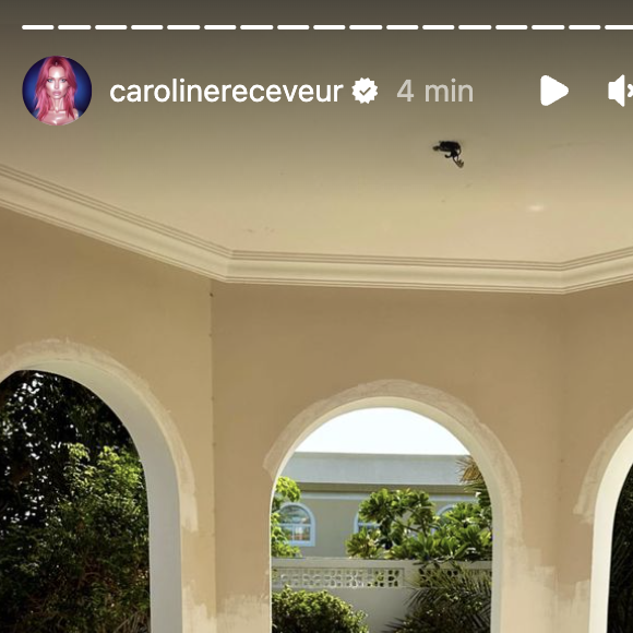 On a déjà hâte de voir le résultat !
Caroline Receveur dévoile des premières images de sa villa, encore en chantier. Instagram