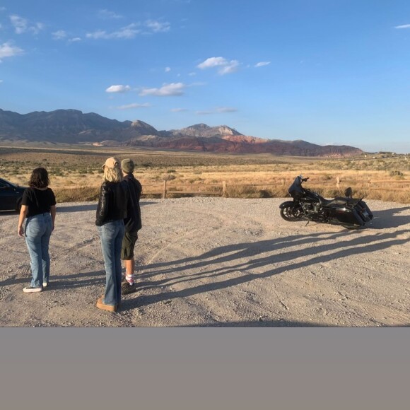 Laeticia Hallyday et Maxim Nucci sont partis tourner le clip inédit d'une chanson de Johnny Hallyday. @ Instagram / Laeticia Hallyday