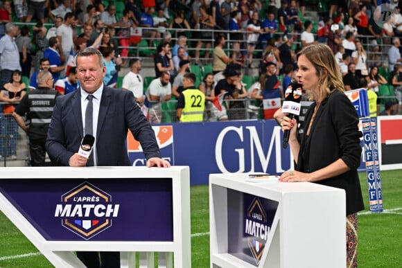 Christian Califano et Isabelle Ithurburu (jouranlistes TF1) : France vs Ecosse (30-27) - Match préparatif pour la coupe du monde 2023 à Saint-Étienne le 12 août 2023. © Frédéric Chambert / Panoramic / Bestimage