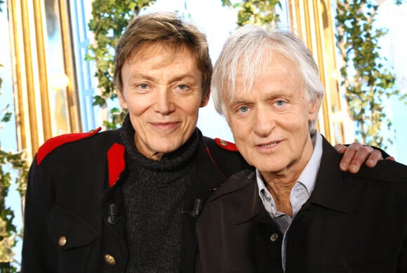 Le chanteur a été victime d'une hémorragie cérébrale après un accident en janvier 2022.
Portrait du chanteur Dave et son compagnon Patrick Loiseau.