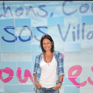 Astrid Veillon - Journée de la charité 'Les Boucles du coeur', au profit de l'enfance en danger et SOS Villages d'enfants, à l'hippodrome de Longchamp.
