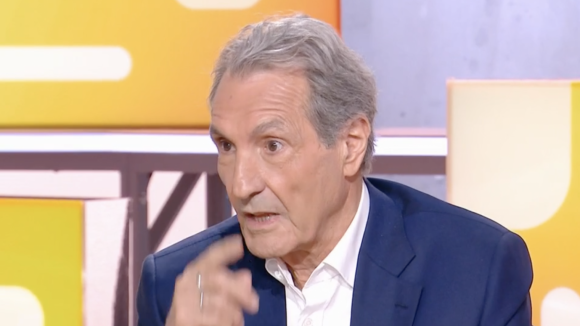 Jean-Jacques Bourdin s'en prend à Marc-Olivier Fogiel dans "C médiatique" sur France5.