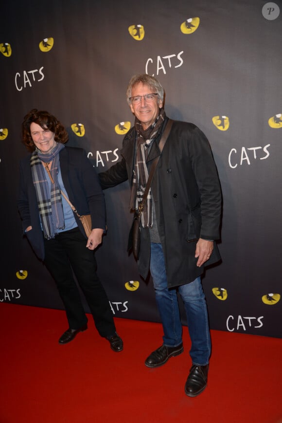 Mais il en a surtout profité pour rendre hommage à sa femme Noëlle.
Yves Duteil et sa femme Noëlle - Première de la comédie musicale "Cats" au théâtre Mogador à Paris, le 1er octobre 2015.
