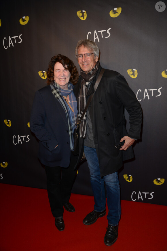 Avec sa femme Noëlle comme adjointe
Yves Duteil et sa femme Noëlle - Première de la comédie musicale "Cats" au théâtre Mogador à Paris, le 1er octobre 2015.