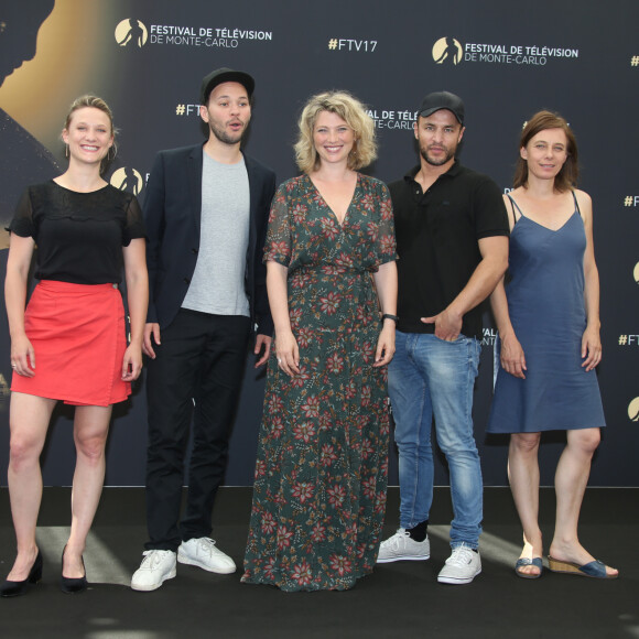 Nathalie Boutefeu, Ali Marhyar, Cécile Bois, Raphaël Lenglet et Yeelem Jappain lors du photocall de "Candice Renoir" lors du 57ème Festival de la télévision de Monté-Carlo le 17 juin 2017. © Denis Guignebourg / Bestimage