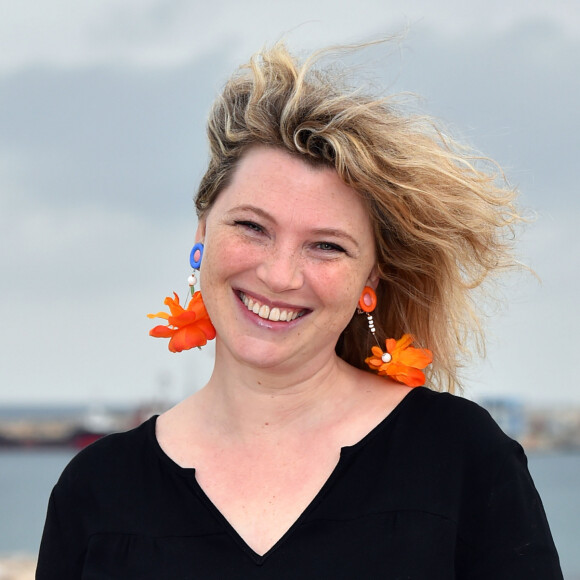 Cécile Bois, actrice française - Photocall au MIP TV 2016 afin de présenter "Candice Renoir". Le 4 avril 2016 à Cannes. Le MIPTV est le marché international et le forum de création de contenu pour tous écrans. © Bruno Bebert / Bestimage