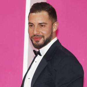 Alors qu'il était recherché après un accident de la route, Marwan Berreni a été retrouvé deux mois plus tard, mort par pendaison.
Marwan Berreni lors du photocall de "Plus Belle La Vie" lors du festival Cannes Series. Cannes. © Denis Guignebourg/Bestimage