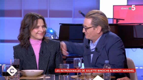 VIDEO Benoît Magimel embrasse son ex Juliette Binoche dans C à Vous... à l'abri des caméras !