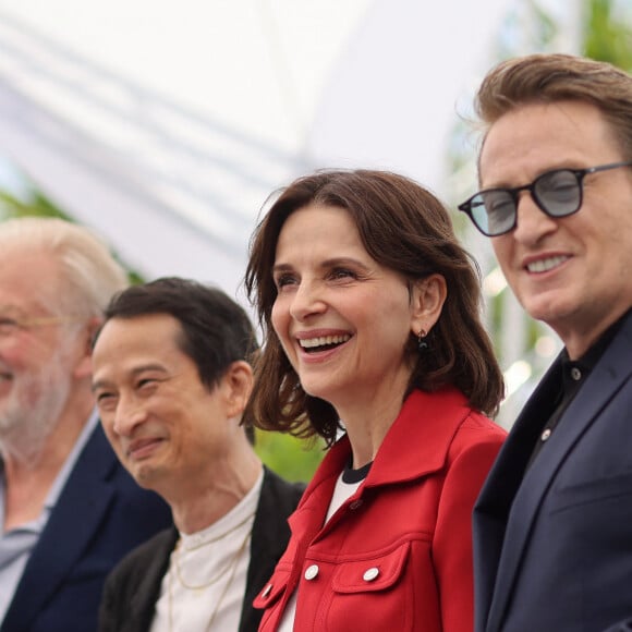 Pierre Gagnaire, Tran Anh Hung, Juliette Binoche et Benoît Magimel - Photocall de "La Passion de Dodin Bouffant" lors du 76e Festival de Cannes, le 25 mai 2023. © Jacovides-Moreau/Bestimage