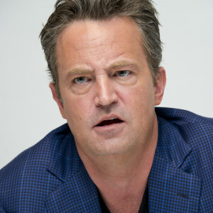 Matthew Perry - Conférence de presse avec les acteurs de la série "Odd Couple" à Beverly Hills. Le 25 février 2015.