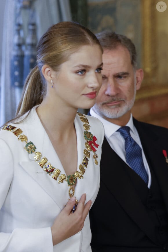 La princesse héritière Leonor d'Espagne prête serment d'allégeance à la Constitution le jour de son 18ème anniversaire ; Elle reçoit le collier de l'ordre de Charles III Le 31 octobre 2023.  Photo ©2023 95/Lagencia
